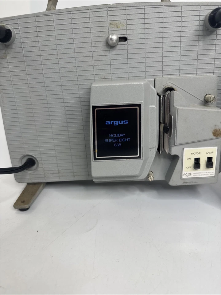 PROYECTOR DE PELÍCULAS ARGUS Holiday SUPER OCHO. Luz y encendido. SUPER OCHO 838 Foto 2 de 4
