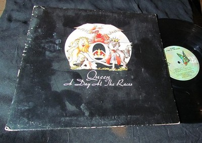 QUEEN - A DAY AT THE RACES LP 6E-101 - NM/ w/inner