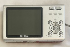 FUJIFILM FINEPIX Z5fd メタリックシルバー　デジタルカメラ FUJIFILM | 企業情報 | ニュースリリース | 高感度スリム