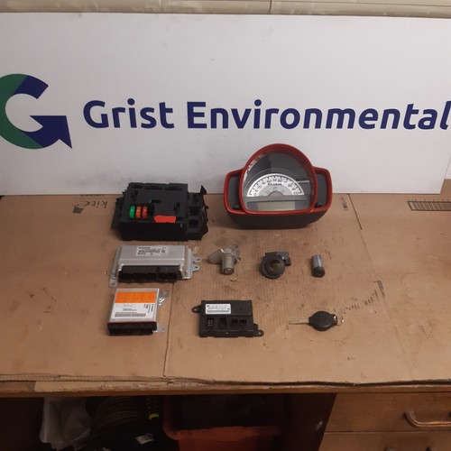 2013 SMART 451 FORTWO CABRIO 1.0 PETROL BRABUS ECU LOCK SET SAM UNIT (M1) - Picture 2 of 19