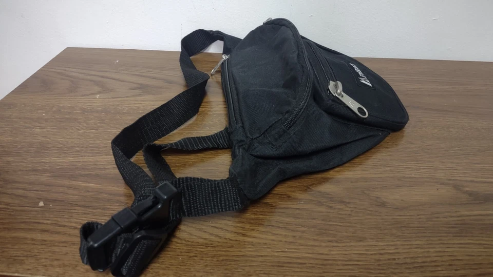 Bolsa de cintura Everest Signature - Preta - Pequena - 10" de largura - Imagem 3 de 4