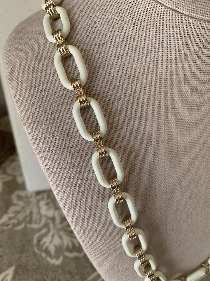 "Cadena larga de eslabones esmaltados en tono dorado color hueso marfil blanco roto de Talbot 34""" Foto 4 de 4