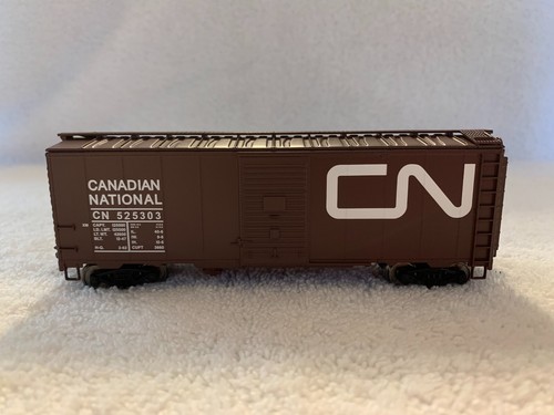 Walthers Mainline #910-1765 HO Scale Canadian National 40' AAR Boxcar #525303 - Picture 2 of 8