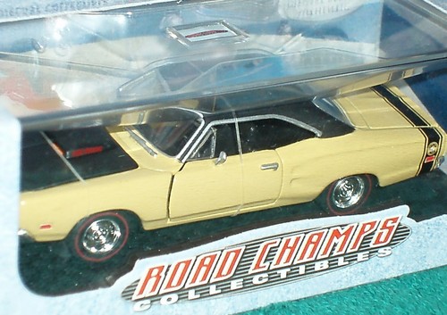 Road Champs 1969 Dodge Superbee amarillo/negro con vitrina escala 1/43 O - Imagen 2 de 6