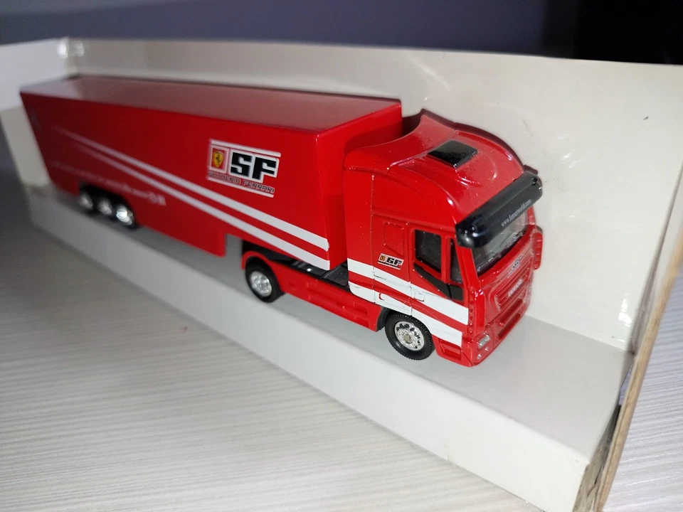Iveco Stralis Scuderia Ferrari Modellino 1:87 Camion New Ray Da Collezione - Immagine 3 di 4
