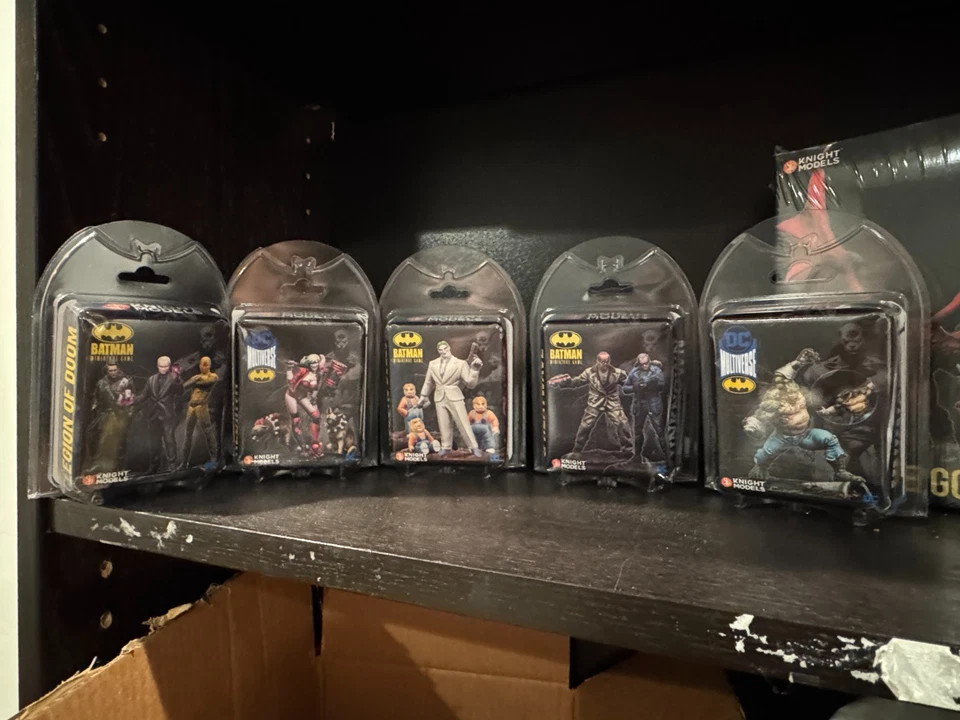 Knight Models Batman Miniatures Game Lot Over 24 miniatures Goliath Clown Party - Image 2 of 4