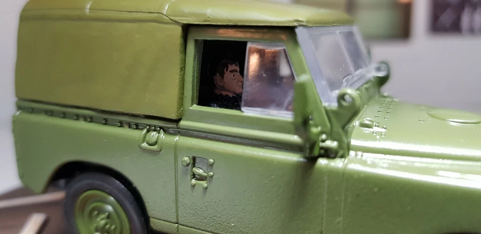 1:43 Scale Model Land Rover Series 3 88 SWB Utility Canvas Army Pickup Oxford - Image 3 of 4