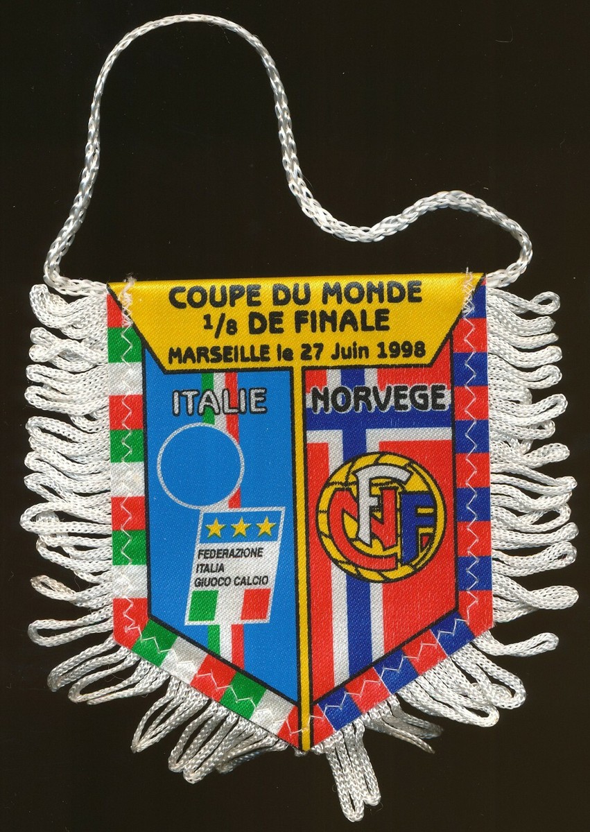 Fanion Foot NORVÈGE Vs BRÉSIL Groupe A - Coupe Du Monde France 1998 - 10*9 Cm