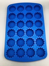 Wilton Silicone Daisy Flower Baking Mold Cake Candy Sugar