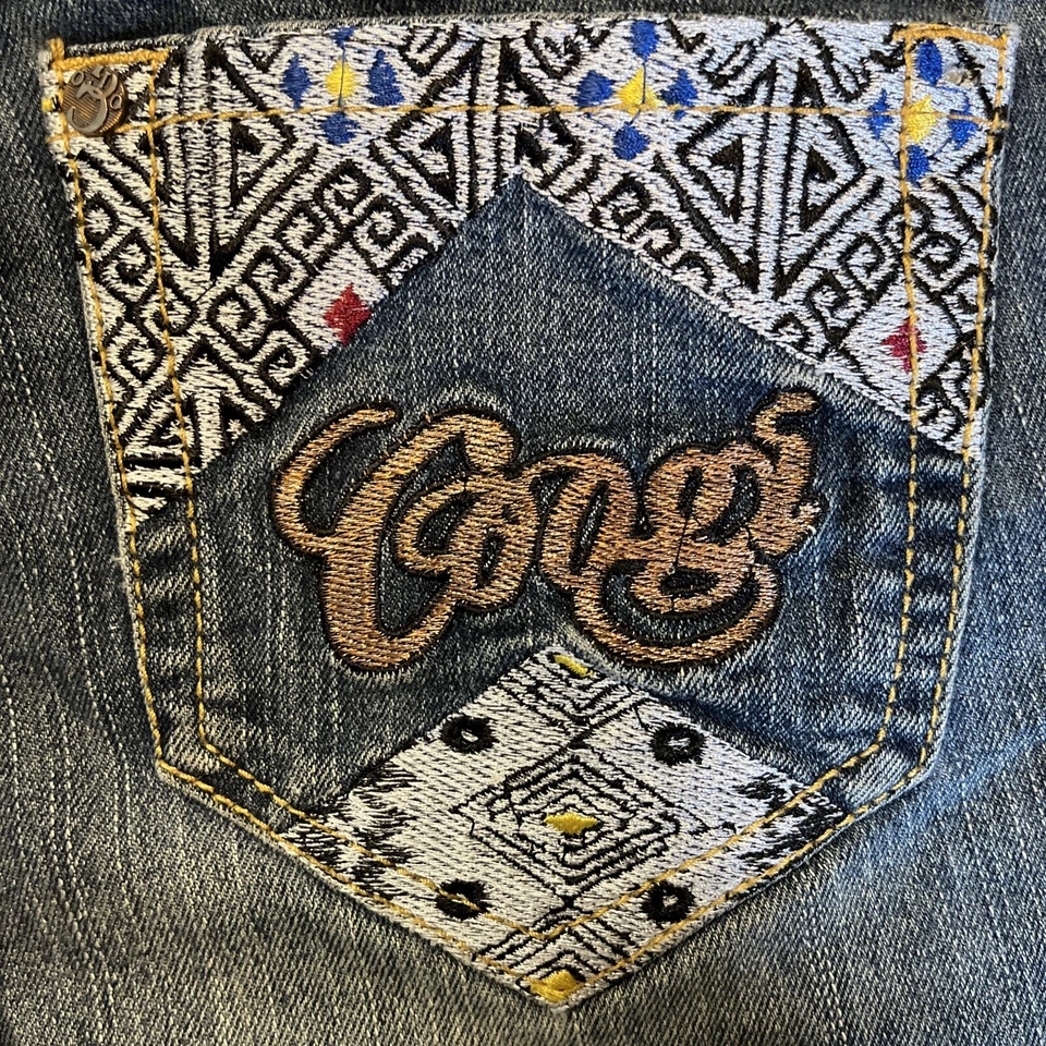 Coogi Women's Straight Jeans Embroidered Hand Pattern Denim 5/6 Low Rise - Image 4 of 4