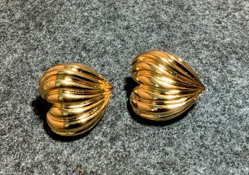 VintageAvon Pleated Heart Clip Earrings - Picture 2 of 4