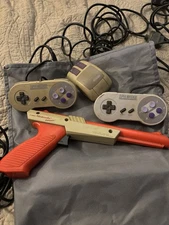 Super Nintendo SNES 2 Controllers, Zapper Gun, Mouse For Mario Paint Untested