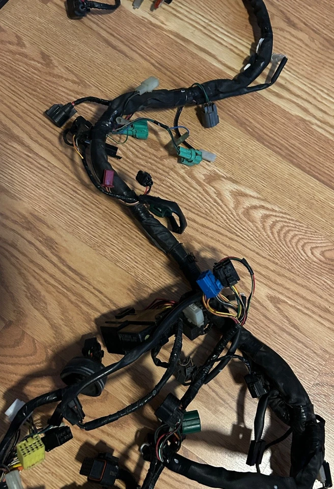 2005 Suzuki AN650 Burgman AN 650 Scooter Electrical Wire Harness Main Loom Plug - Image 3 of 4