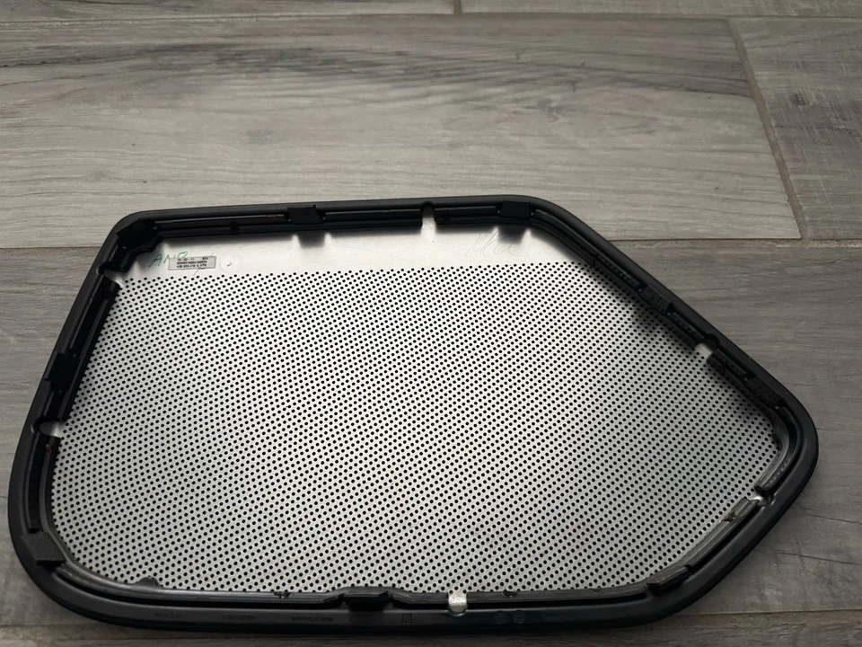 Cubierta de rejilla de altavoz panel de puerta delantera izquierda AUDI RS7 2014-2018 4G8035419B Foto 2 de 4