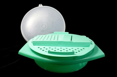 Vintage Tupperware Grater Food Storage Bowl Container Lid Jadeite Green Plastic