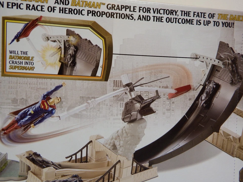 Hot Wheels BATMAN VS SUPERMAN - BATMOBILE CITY CHASE - Ages 4 & up - Image 4 of 4