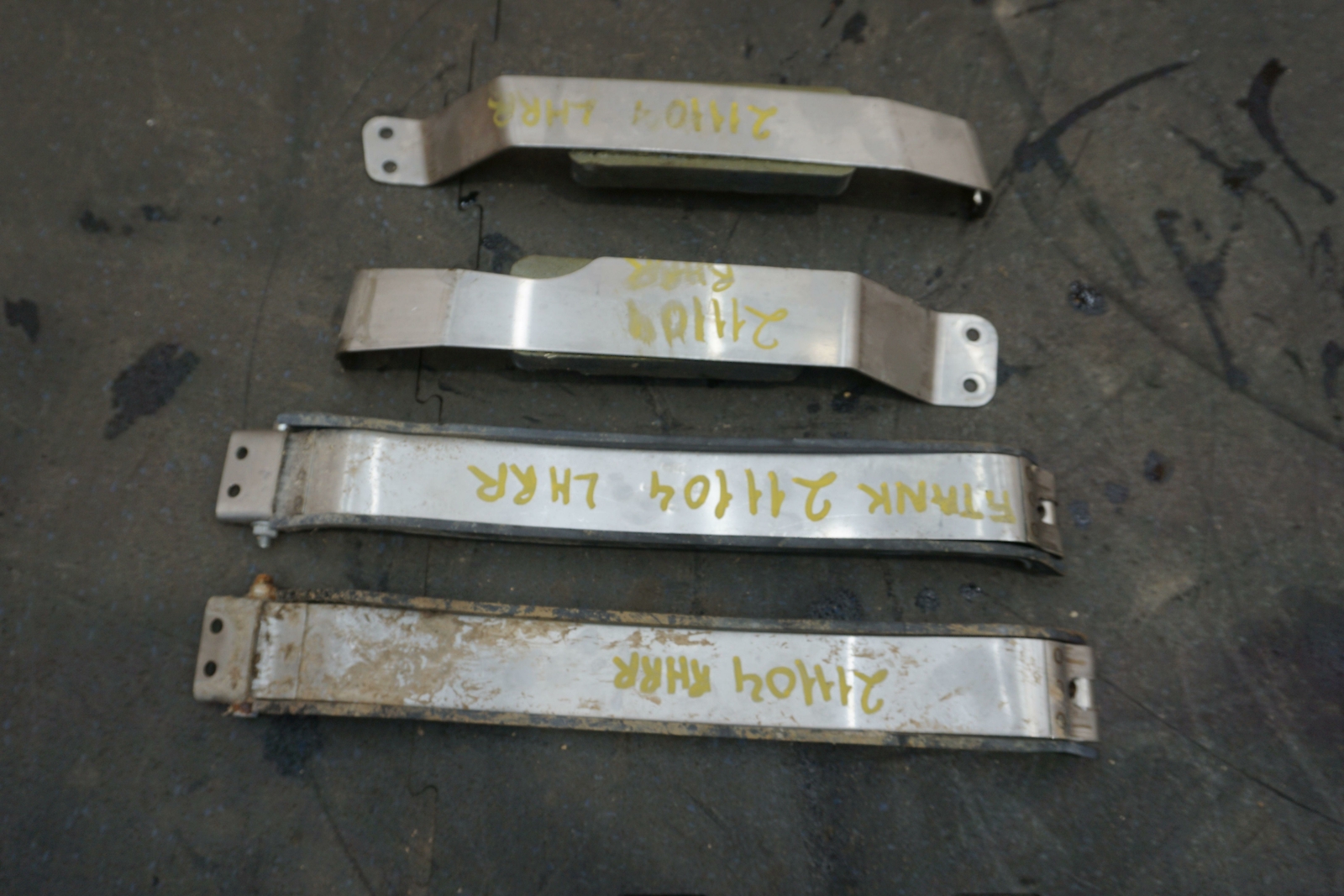 Set 4 Fule Tank Mounting Bracket OEM 11K0138CP McLaren 650S Spider 2016