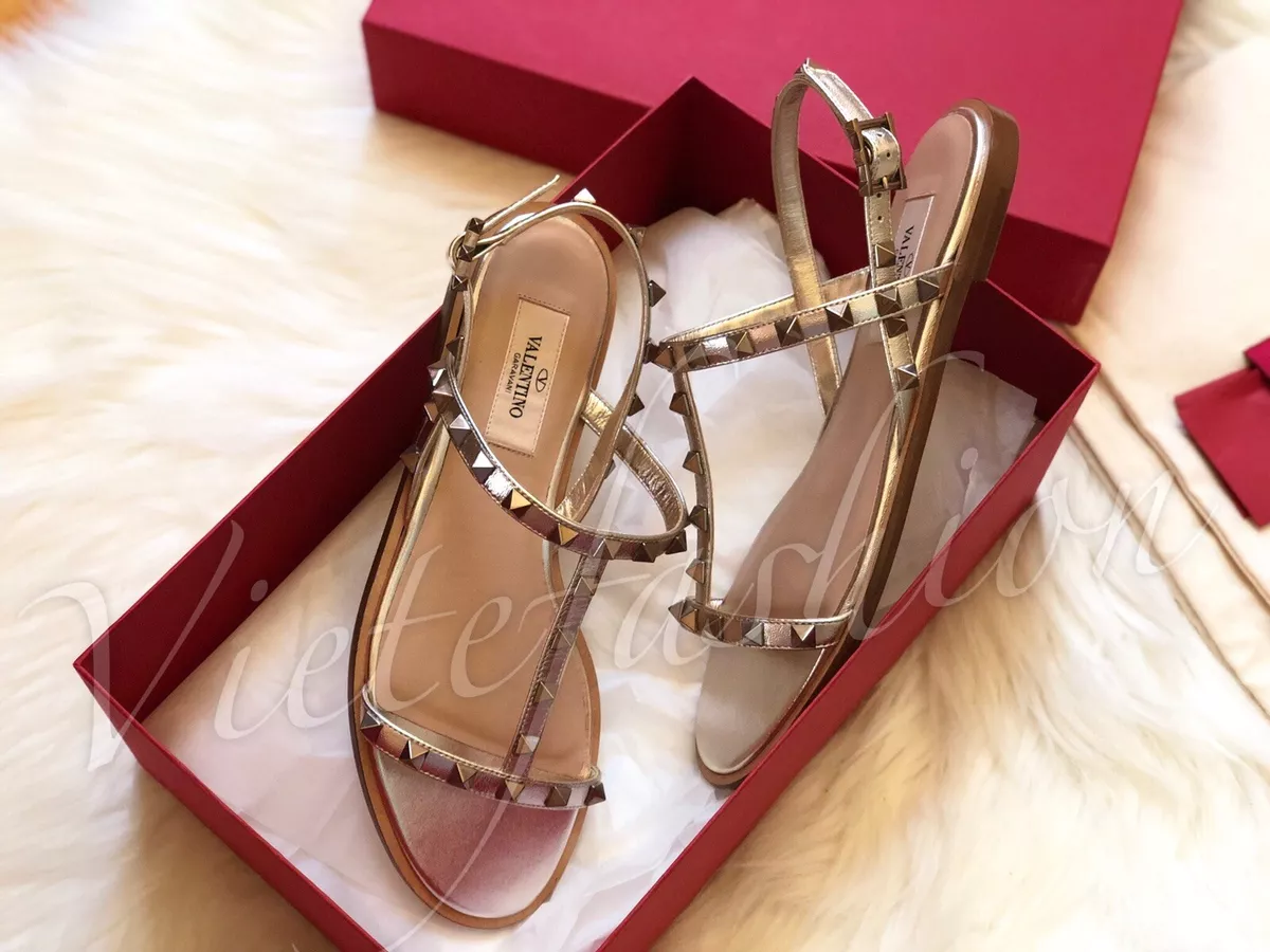 skjule efter det kurve NIB Valentino Rockstud Flat Sandals in Skin | eBay