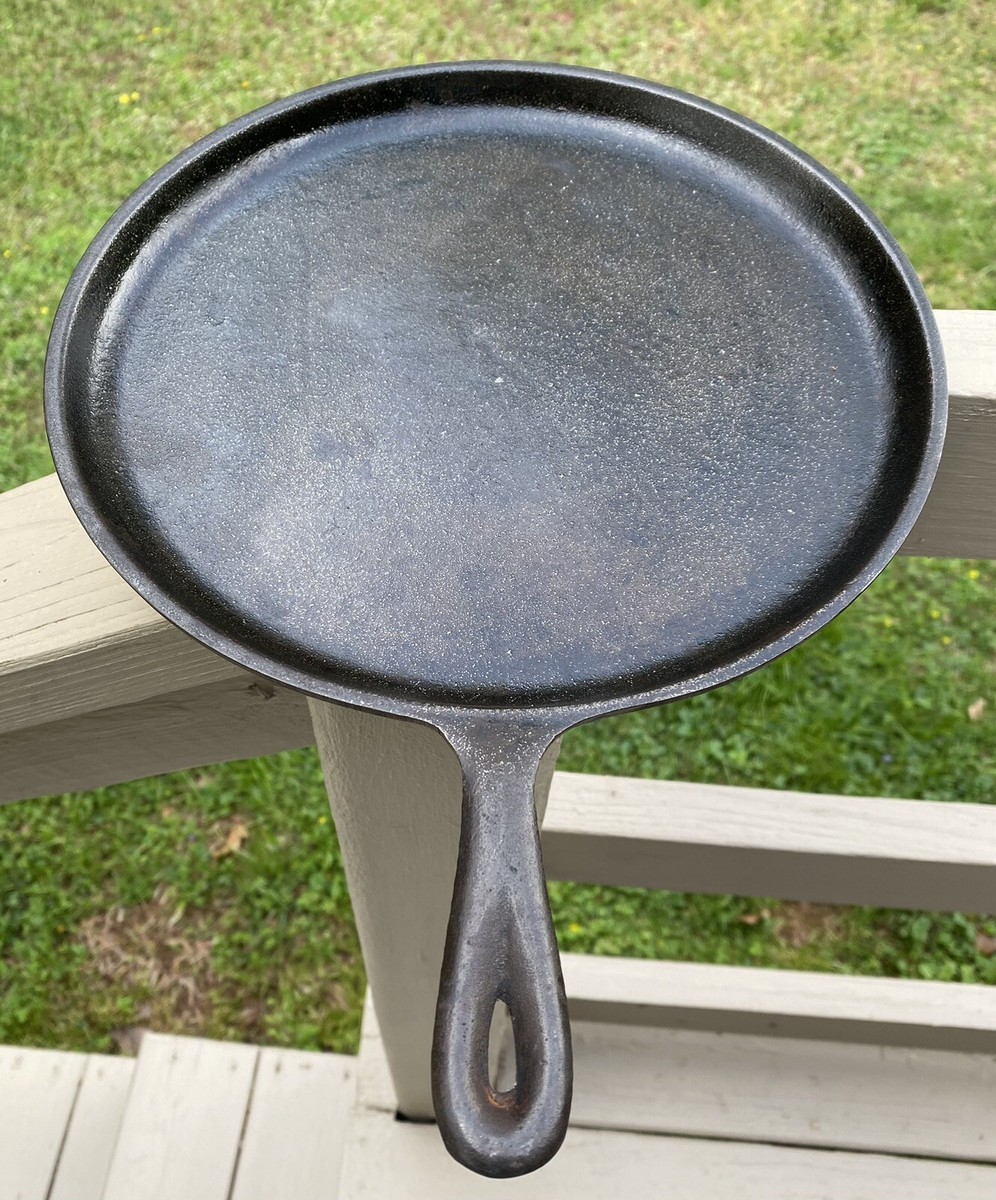 Lodge H Round Cast Iron Griddle w/Heat Ring OG Made In - Main Image
