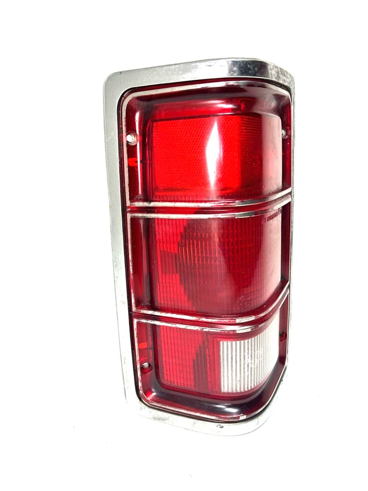Luz trasera Dodge Truck D-150 1981-1987 usada lado izquierdo/del conductor OEM Foto 3 de 4