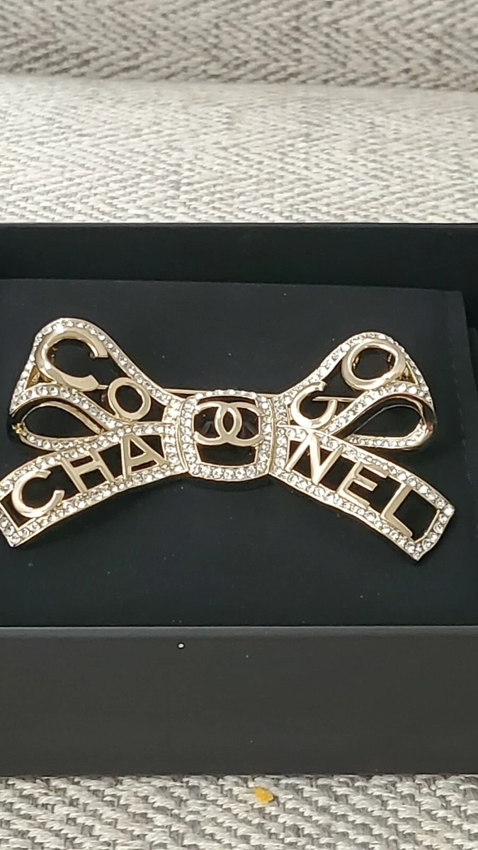 BNIB Authentic CHANEL Gold-Tone Metal CC Logo Brooch with Crystals