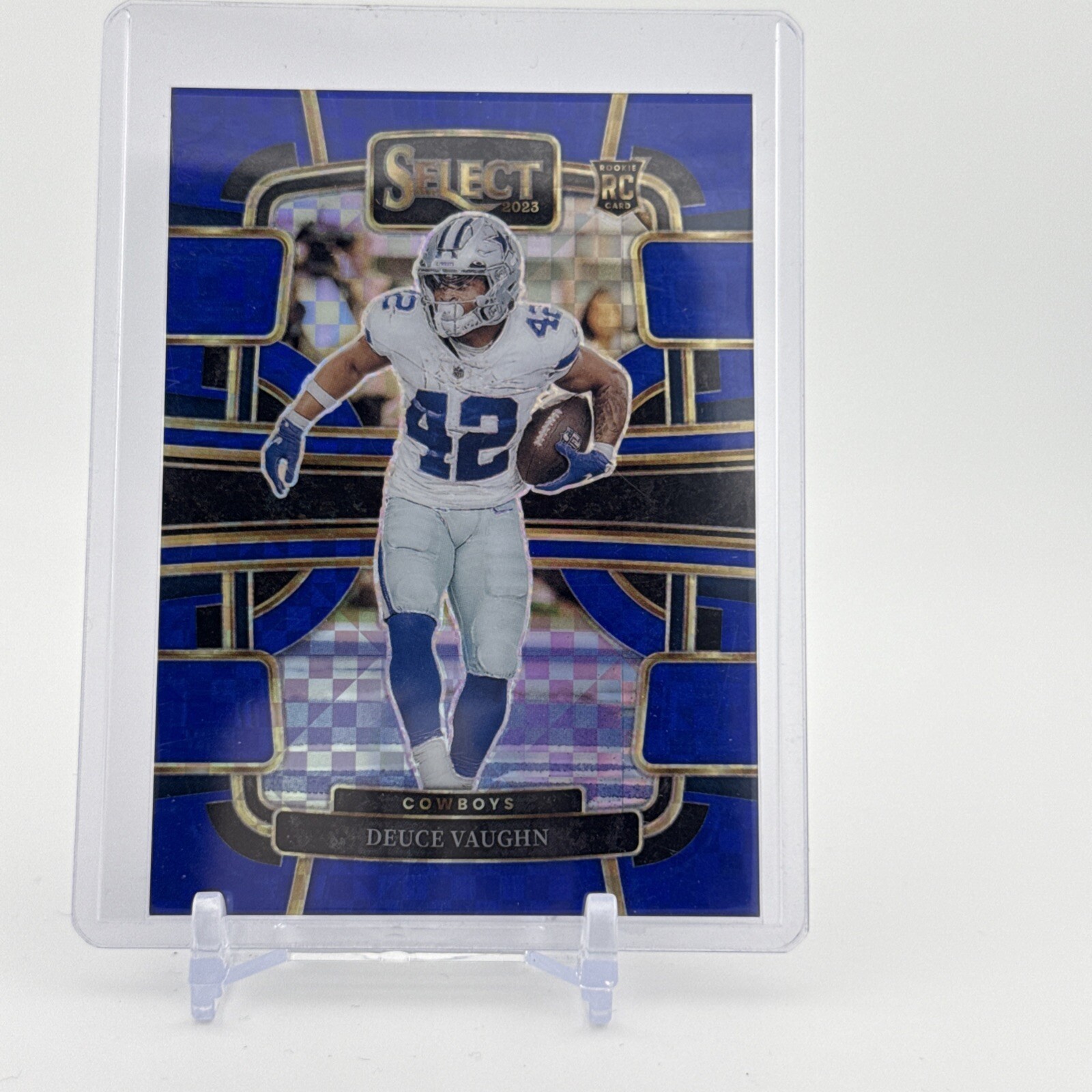 2023 Panini Select Concourse Blue Prizm Deuce Vaughn RC No. 28 (90/199)