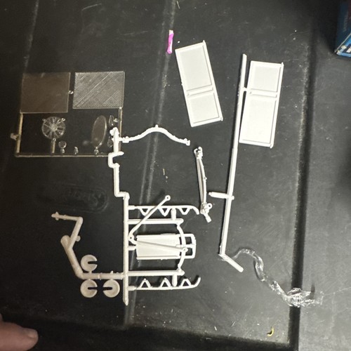 Kit modelo camión correo MPC escala 1/25 - Imagen 17 de 18