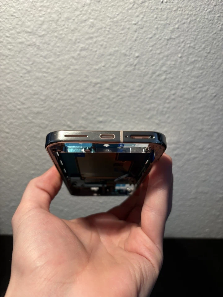 Original Pixel 9 Pro XL Housing OEM Replacement In The Color Pistachio ￼ - Image 4 of 4