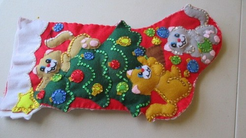 Weihnachtsstrumpf Filz handgenäht Design funktioniert dekorieren Kätzchen