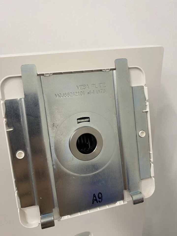 LG 43SQ700S-W Monitor Screen Stand VESEA Plate MGJ66242101 - Image 2 of 4