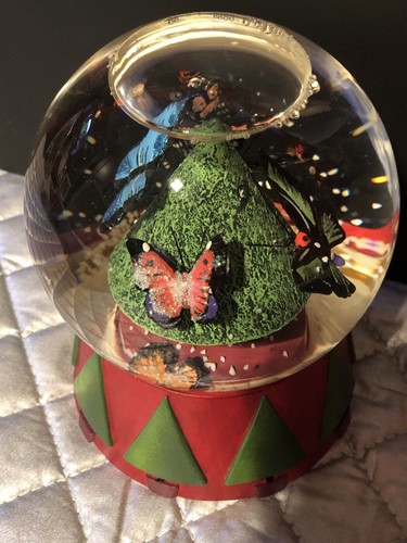 Neiman Marcus Butterflies "Oh Christmas Tree" Musical Snow Globe 1999 Dept 56 - 第 3/7 張圖片