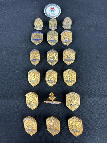 Vintage P.I.E Pacific Intermountain Express Trucking Lapel Pins 15 Years Service - Picture 5 of 7