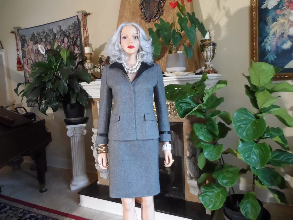 Akris For Bergdorf Goodman Gray Cashmere Blend Skirt Suit w/Leather Trim Size 6 - Image 2 of 4