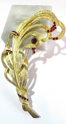 LARGE FEATHER PIN GOLD TONE FLORENTINE OPEN WORK RED RHINESTONES VINTAGE FANCY