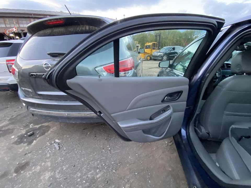 Used Rear Left Door Assembly Rear Side fits: 2014 Chevrolet Malibu L. w/o center - Imagem 4 de 4