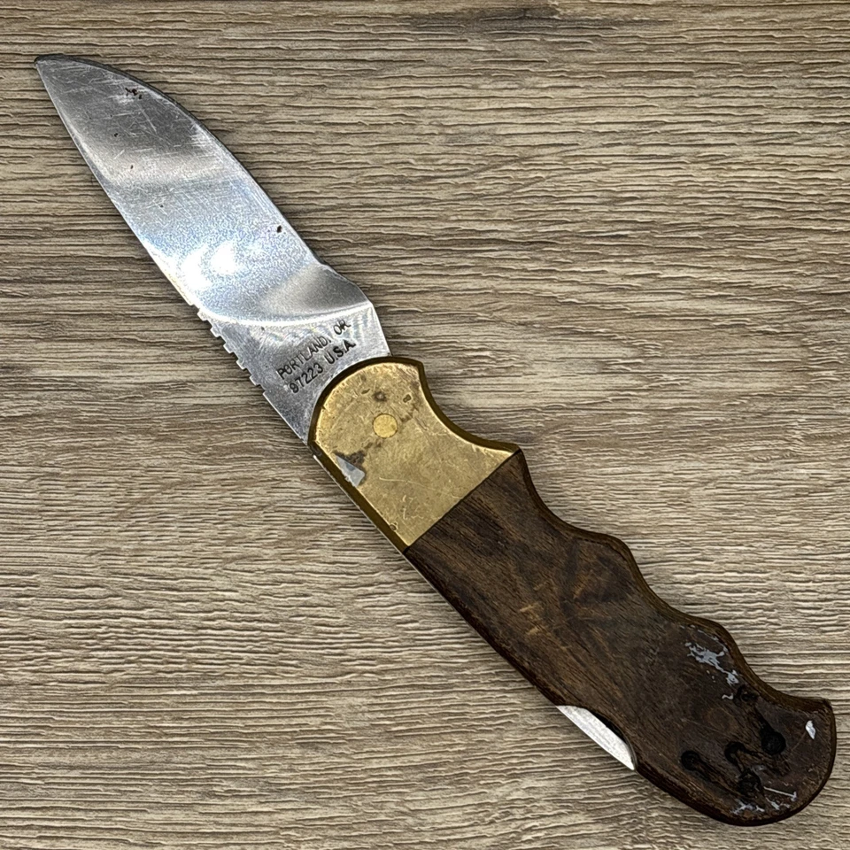 Faca de bolso dobrável Gerber Magnum Lockback latão e madeira Portland OU. 97223 EUA - Imagem 2 de 4