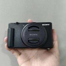 Sony ZV-1F 20.1MP 4K f/2 Vlogging Compact Digital Camera w/Charger - Black/White
