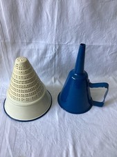 Emaliowany lejek z pancernej głowicy pięści i szyszek sito spiczaste sito antyczne