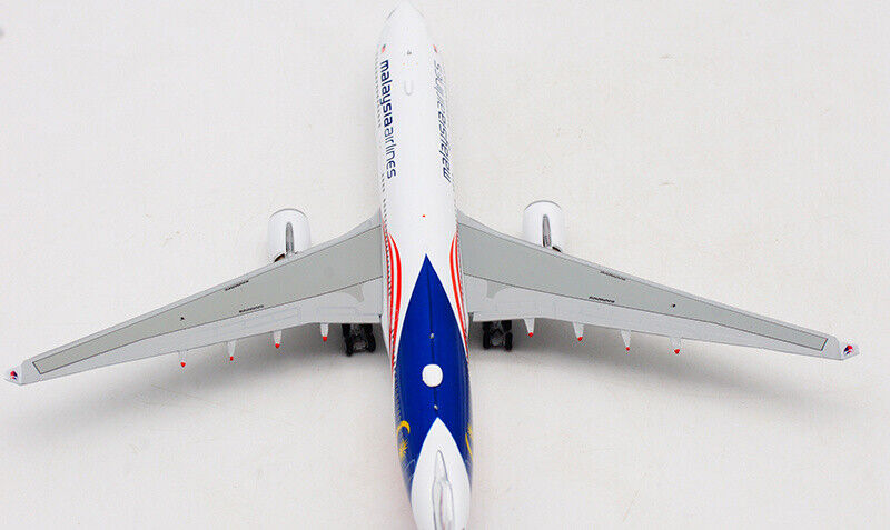 JC Wings Malaysia Airlines Airbus A330-300 9M-MTJ 1:400 JC Wings Malaysia Airlines Airbus A330-300 9M-MTJ 1:400