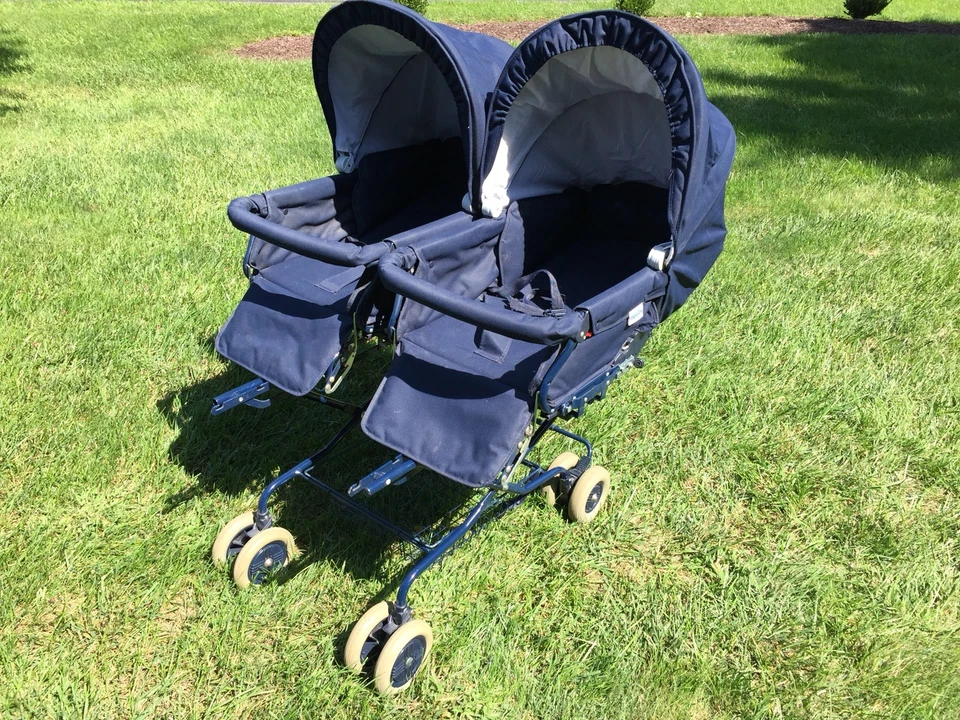 DOBLE~Doble~BEBÉ/NIÑO PEQUEÑO/BEBÉ~INGLESINA~COCHECITO DE COCHE AZUL MARINO~ MUY BUEN ESTADO Foto 3 de 4