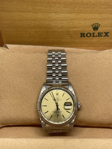 Rolex Datejust 16234 / 36mm / Champagne Dial / 18K Bezel/ Excellent Cond. w/ Box - Picture 3 of 7