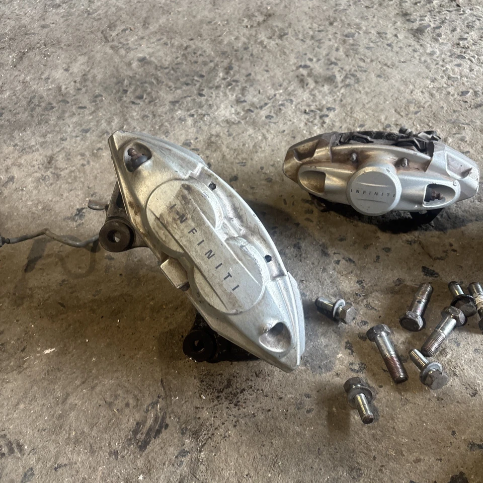 ✨03-20 JUEGO DE PINZAS DE FRENO DE DISCO INFINITI G35 G37 Q70 M37 370Z AKEBONO OEM 4502 Foto 3 de 4