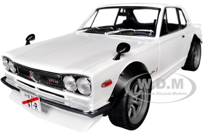 1970 NISSAN SKYLINE (C10) HAKOSUKA RHD WHITE 1/18 DIECAST CAR BY SOLIDO S1813001