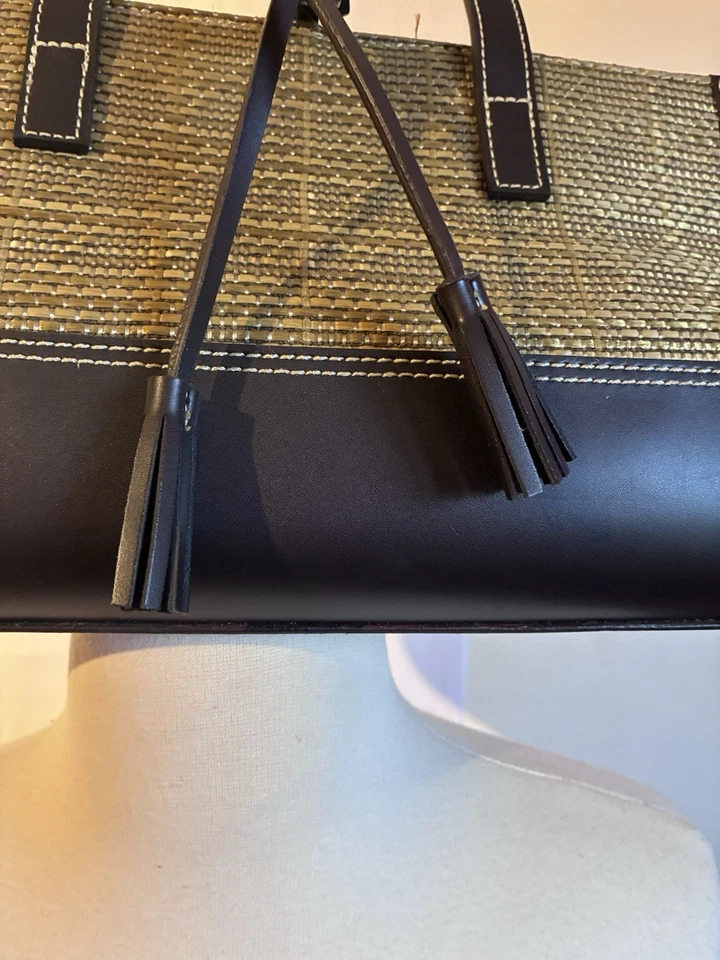 Bolsa tote Maxx New York tecido estruturado marrom couro sintético acabamento paisley - Imagem 4 de 4