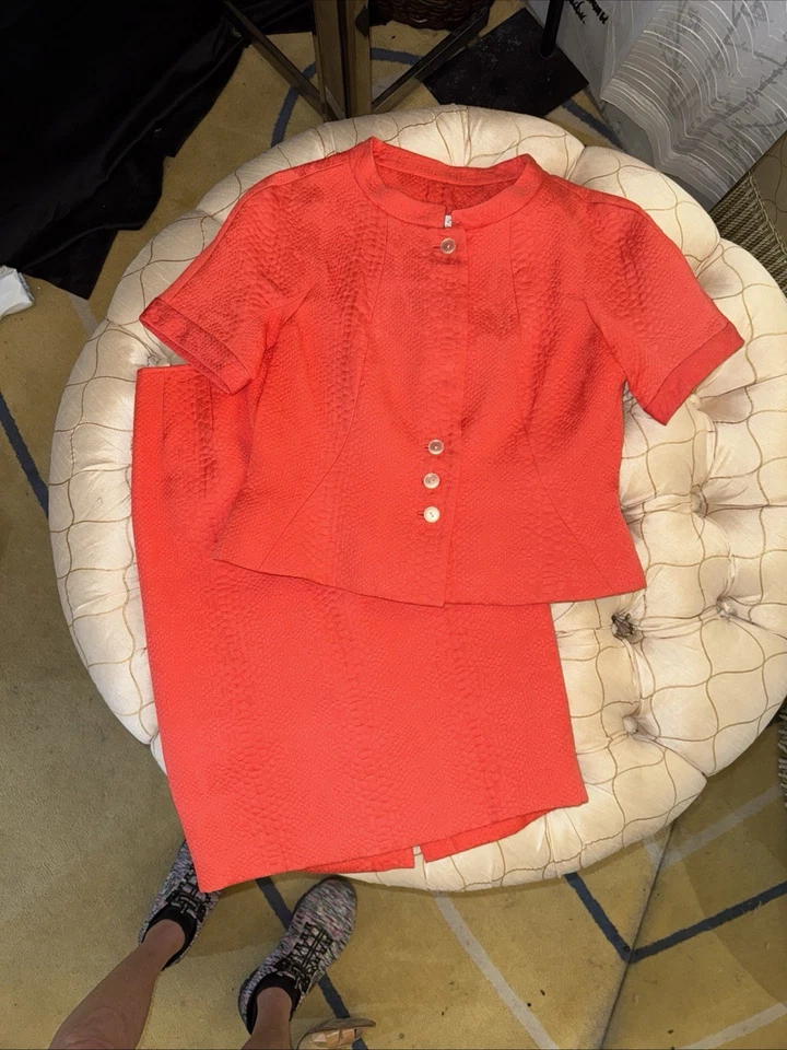 Vintage Oscar De La Renta skirt suit “Jackie- O Trump approved” size M - Image 2 of 4