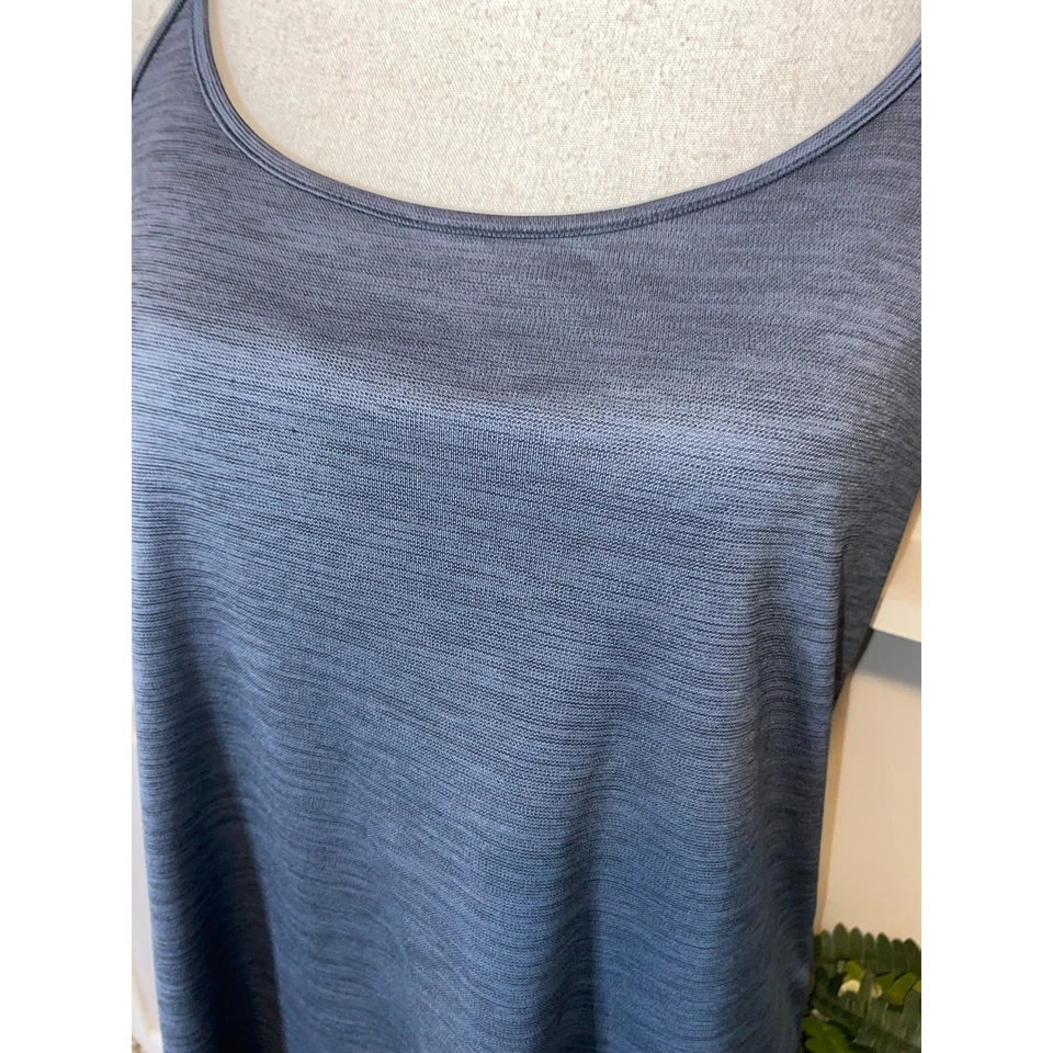 Under Armour Logo size Large Heat Gear Grey Athletic Gym Top GUC  - Image 4 of 4