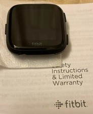Fitbit Versa Smartwatch Black Alum Case + Blue & Black  Band + Charge Base/Stand