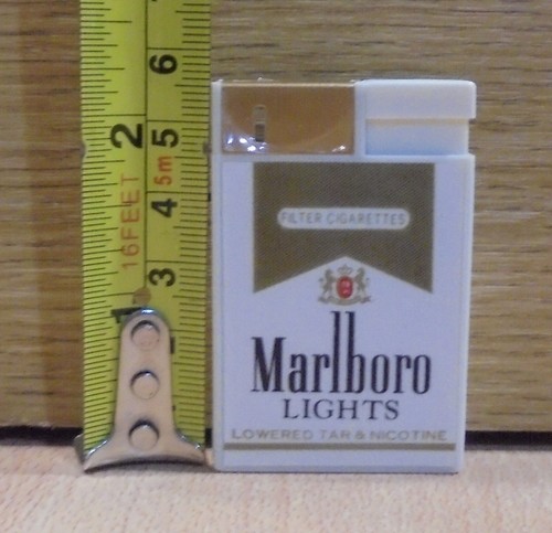 MARLBORO LIGHTS CIGARETTES ADVERTISIGN VTG LIGHTER - NOT WORKING - Picture 11 of 11