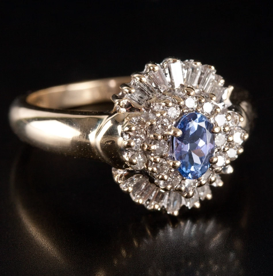 Anillo de compromiso con halo de diamantes ovalados de tanzanita de oro amarillo blanco de 14 k .89 ctw 5,5 g Foto 2 de 4