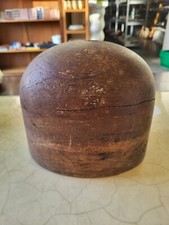 Ancienne forme à chapeau marotte en bois 